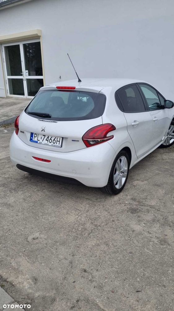 Peugeot 208 2016 photo 2