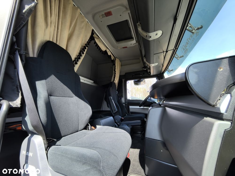 MAN TGX 26.480 // Zestaw przejazdowy z przyczepą // Firanka // - 36
