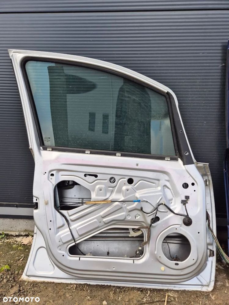 DRZWI KLAPA MASKA OPEL ZAFIRA II B - 22