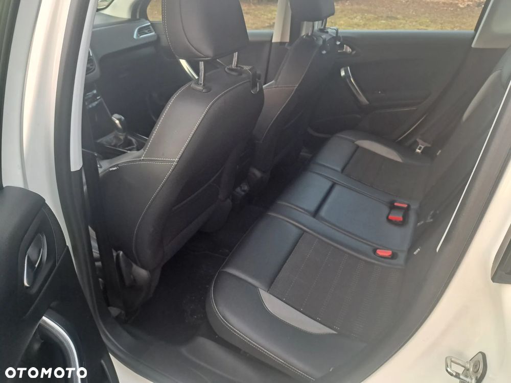 Peugeot 2008 BlueHDi 100 STOP & START Allure - 14