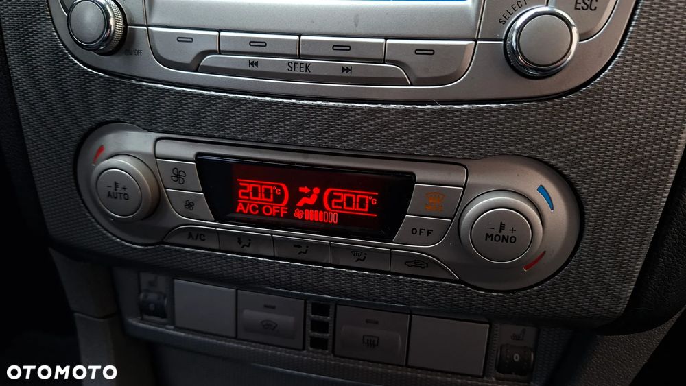 Ford Focus 2.0 16V Titanium - 26