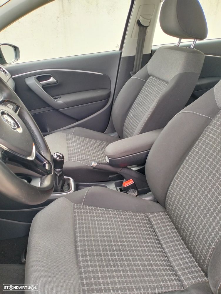 Volkswagen Polo 1.0 Confortline — fotografia 11