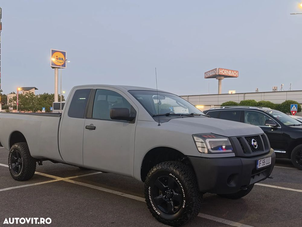 Nissan Titan - 2