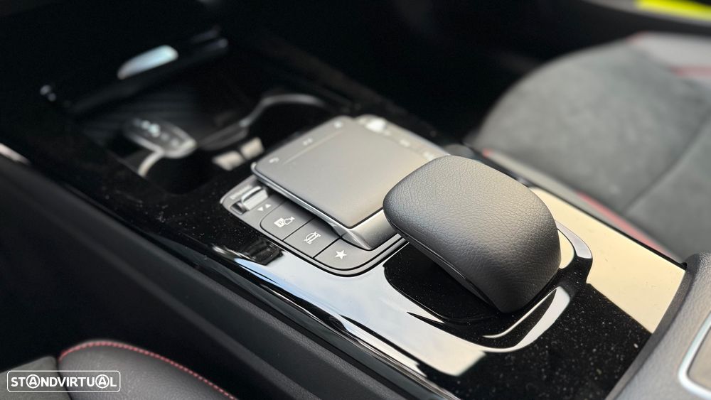 Mercedes-Benz CLA 250 e Shooting Brake AMG Line - 13