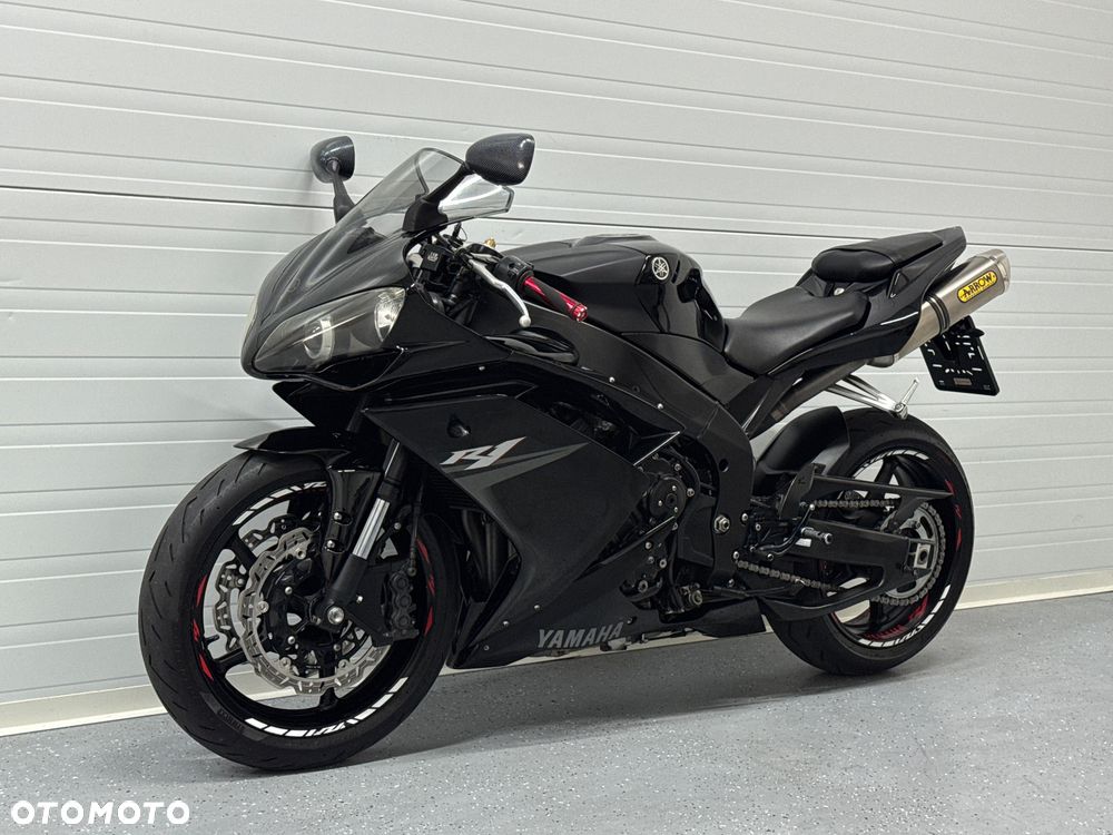Yamaha R1 - 17