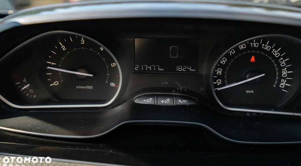 Peugeot 2008 BlueHDi 100 STOP & START Style - 40