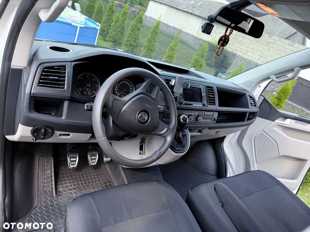 Volkswagen Caravelle - 7