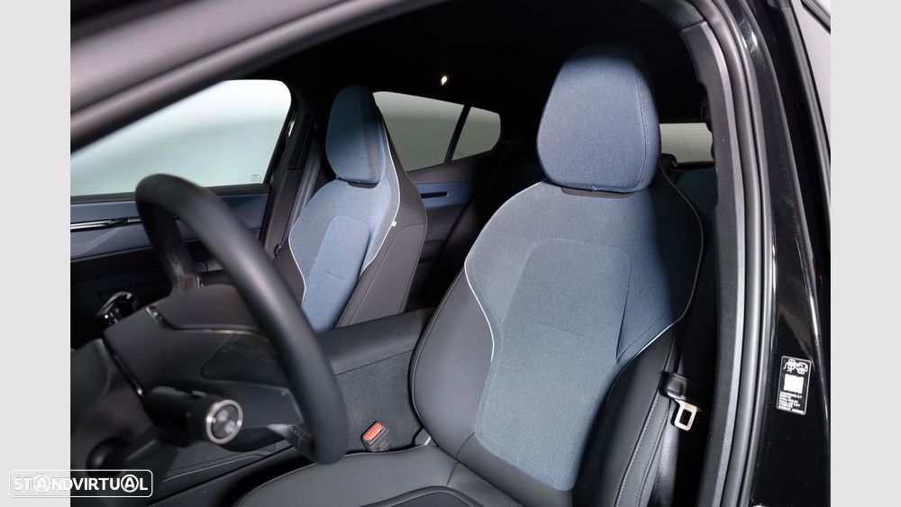 Volvo EX 30 69 kWh Single Motor Extended Range Black Edition — fotografia 18