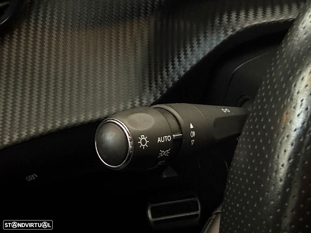 Peugeot e-208 GT - 18