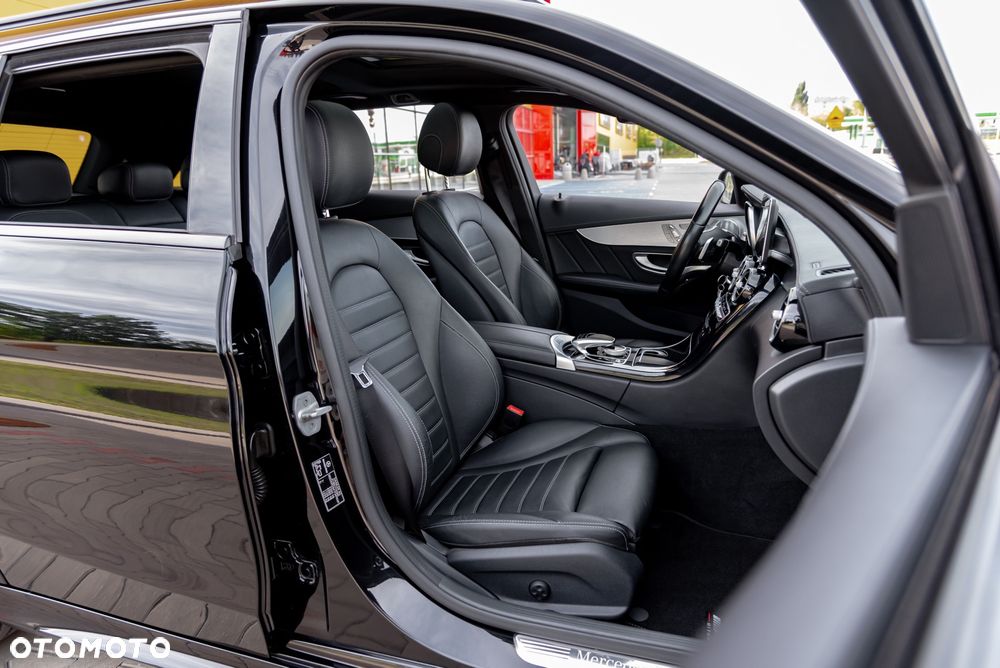 Mercedes-Benz Klasa C 450 AMG 4Matic 7G-TRONIC - 28