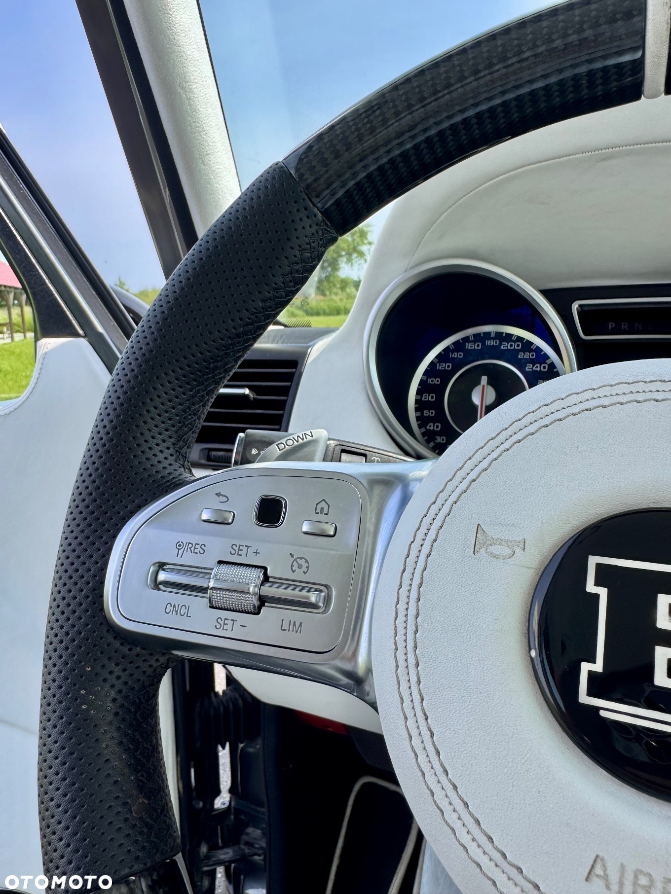Mercedes-Benz Klasa G 63 AMG L - 35