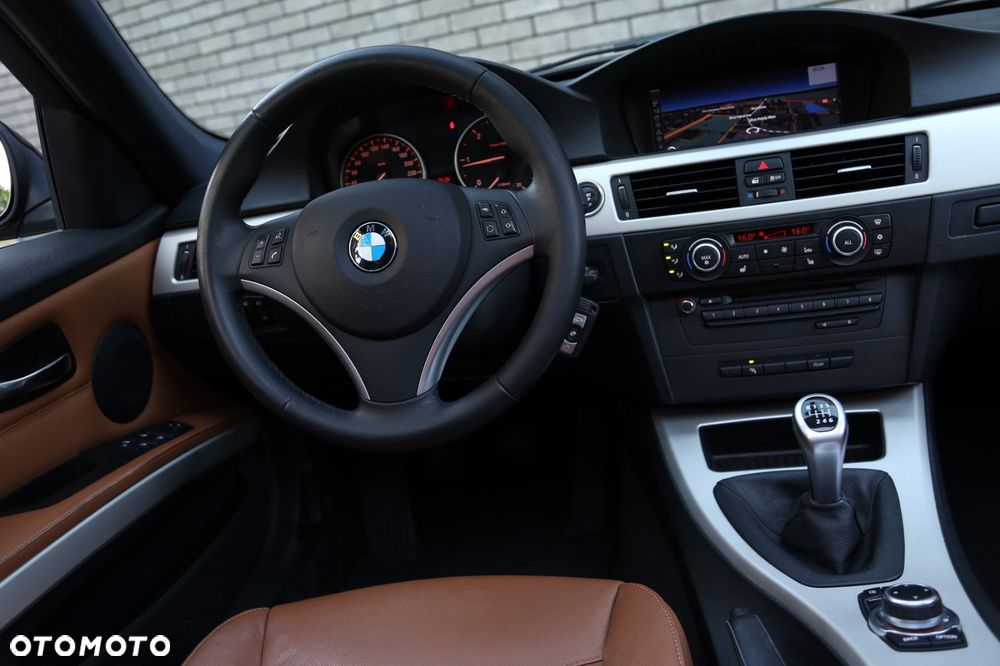 BMW Seria 3 318d DPF Touring - 27