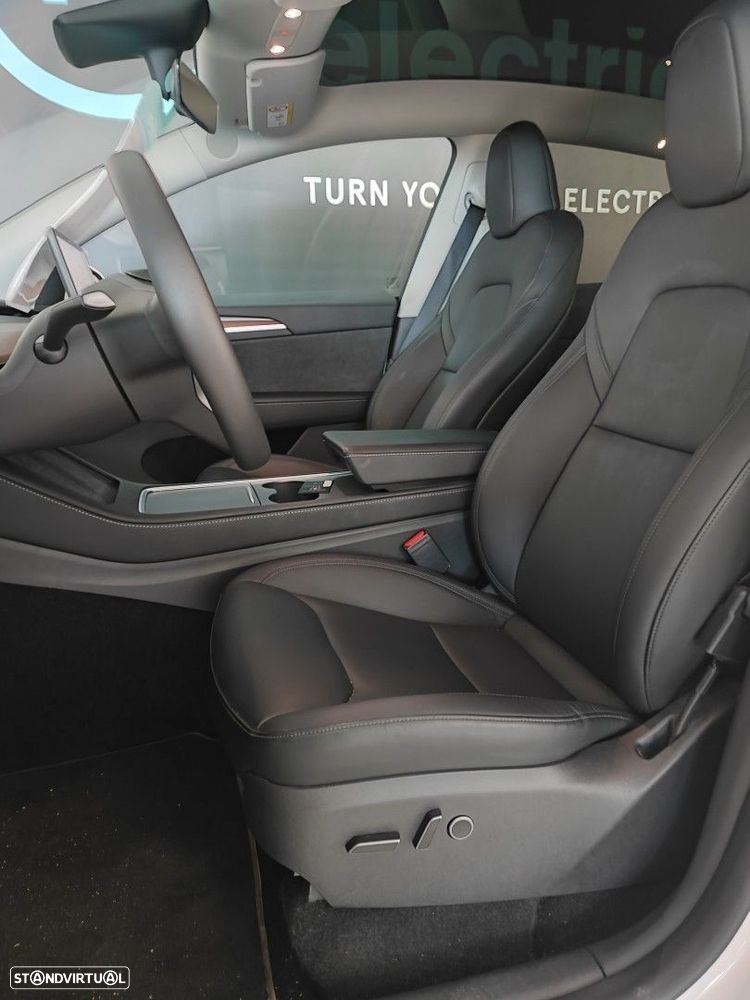 Tesla Model Y Long Range RWD — fotografia 7
