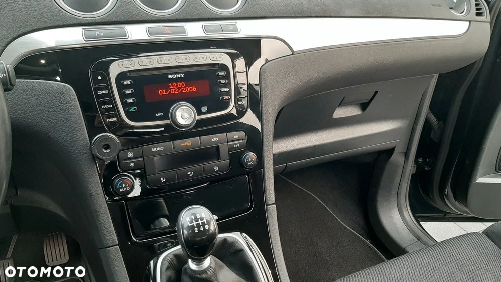 Ford S-Max - 11
