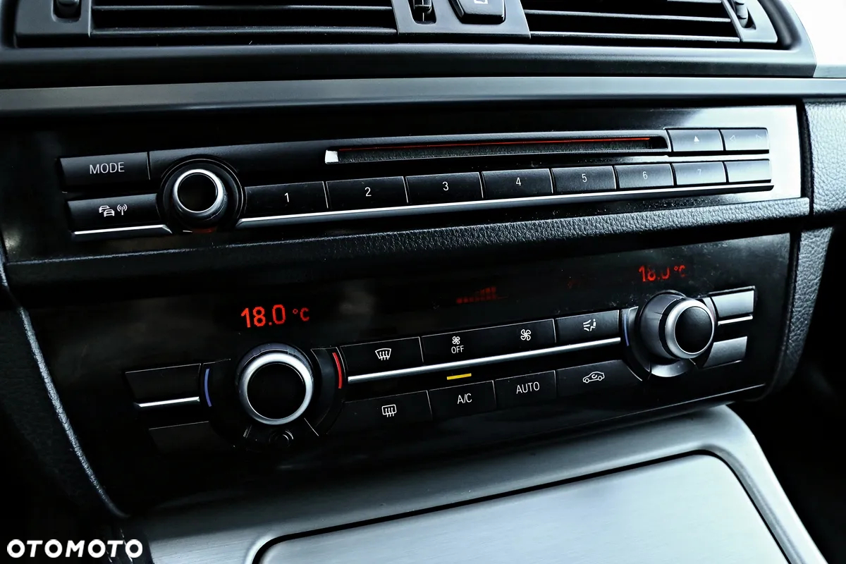 BMW Seria 5 520d Touring Luxury Line - 33