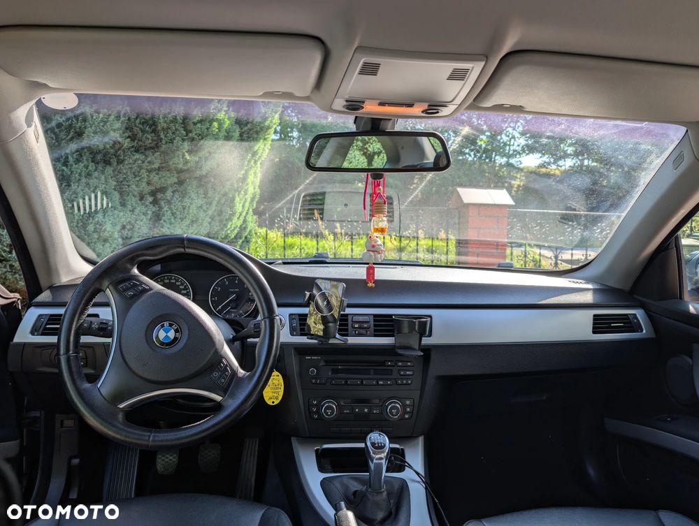 BMW Seria 3 320i Coupe - 9