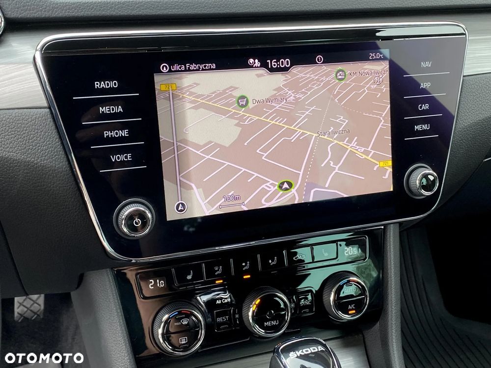 Skoda Superb 2.0 TDI SCR Style DSG - 32