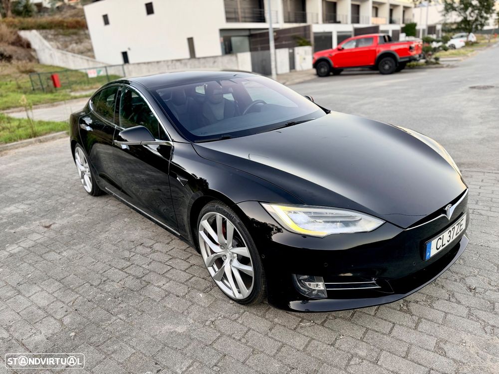 Tesla Model S - 3