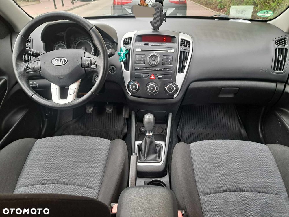 Kia Ceed - 8