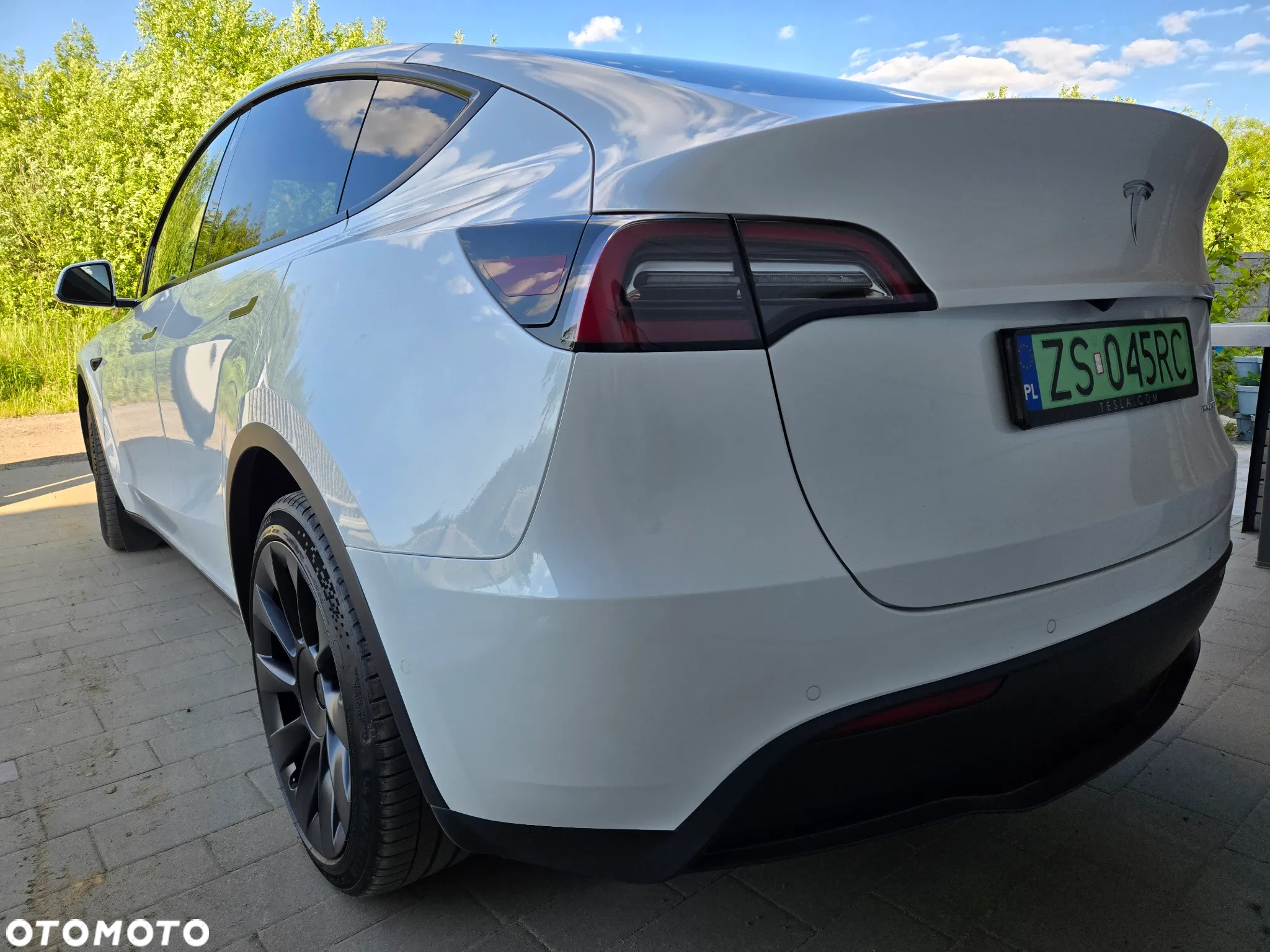 Tesla Y Long Range AWD - 4