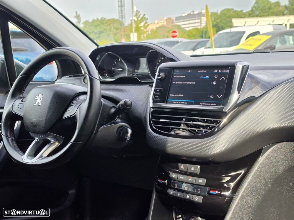 Peugeot 2008 1.2 PureTech Allure EAT6 - 15
