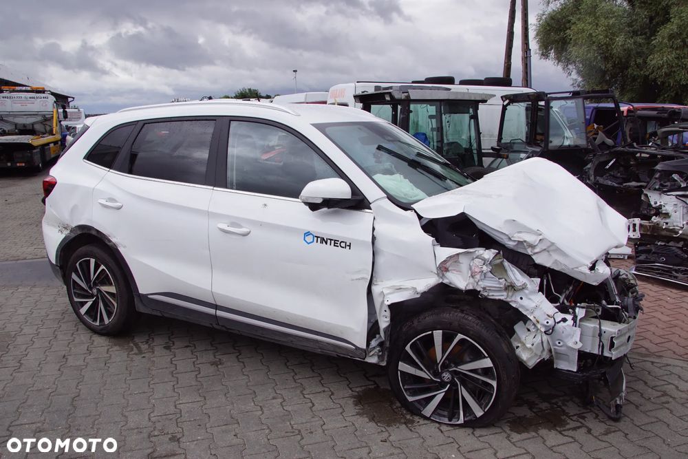 Auto na części - MG ZS II 1.5 HEV+ 197 KM 15FHC DHT 5WSB 2026R Silnik Skrzynia Bateria Drzwi Błotnik Zderzak Lampa Lusterko Klamka Szyba Deska Kokpit Sterownik Moduł Czujnik Licznik Wyświetlacz Panel Kierownica - 11