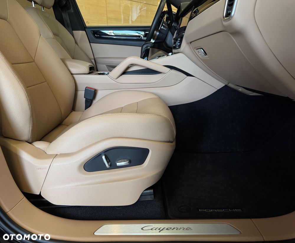 Porsche Cayenne Standard - 20