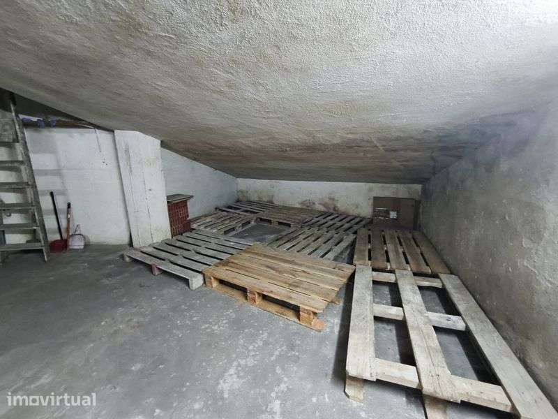Garagem fechada grande armazém Fiães farmácia central - Grande imagem: 5/5