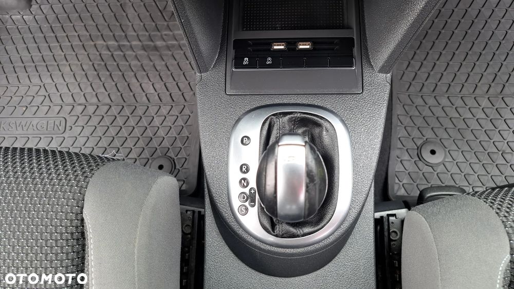Volkswagen Touran 2.0 TDI DPF DSG Highline - 25