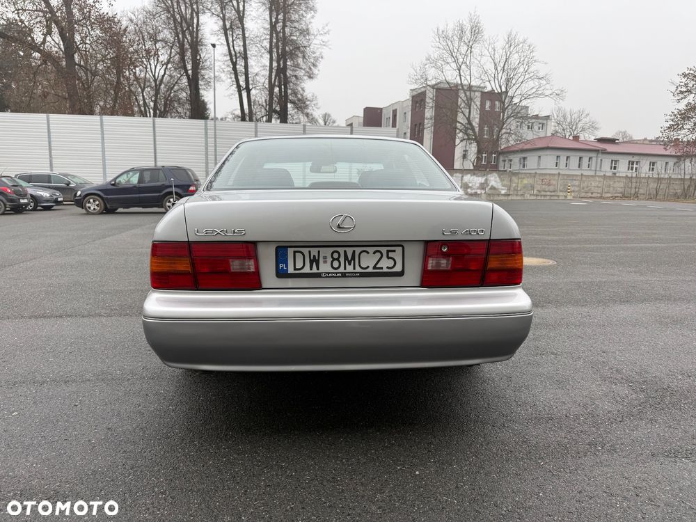 Lexus LS - 4