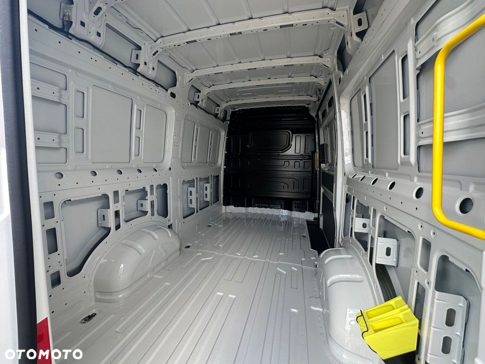 Volkswagen Crafter 35 2.0 TDI L3H3 177 KM AUTOMAT - 20