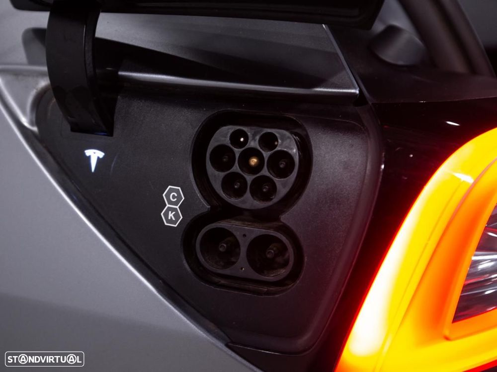 Tesla Model Y Performance Tração Integral - 17