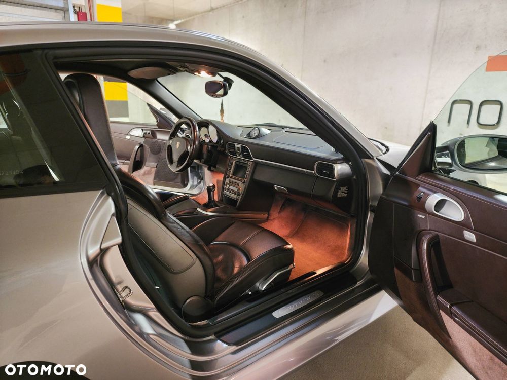 Porsche 911 Carrera S - 21