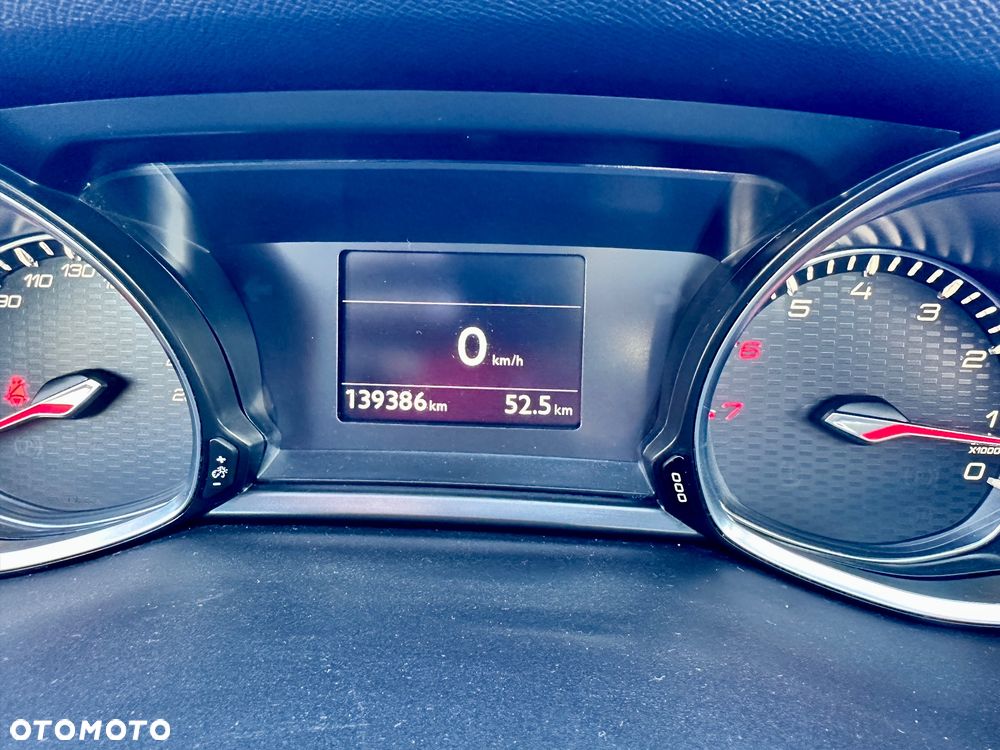 Peugeot 308 1.6 e-THP GTi by Sport S&S - 31