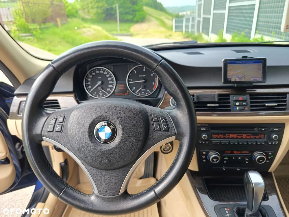 BMW Seria 3 320d xDrive DPF Touring Edition Exclusive - 23