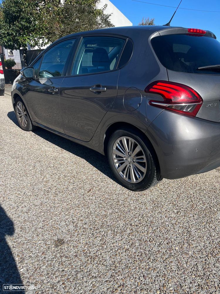 Peugeot 208 - 45