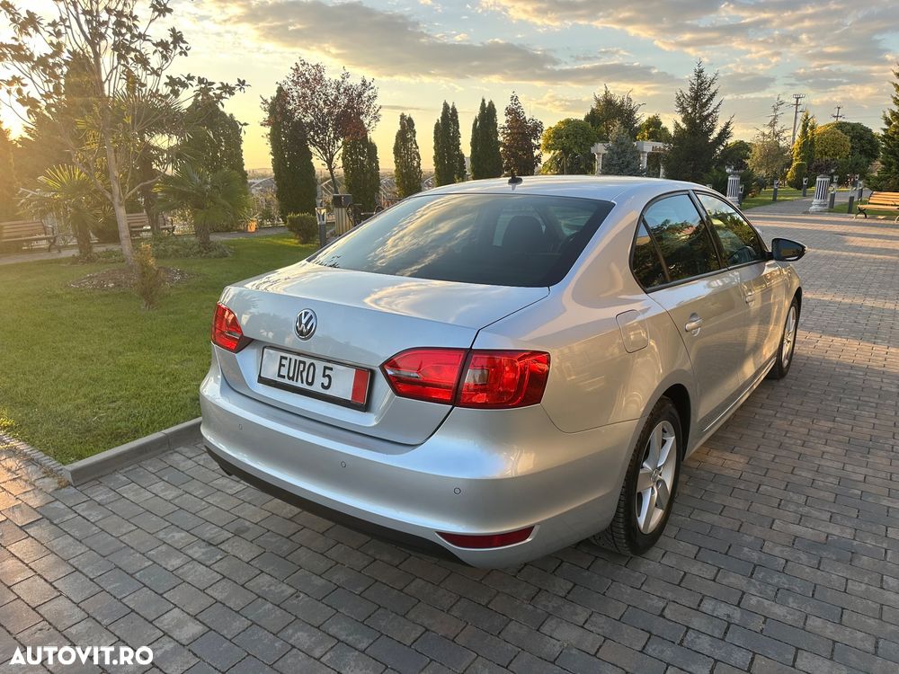 Volkswagen Jetta - 16