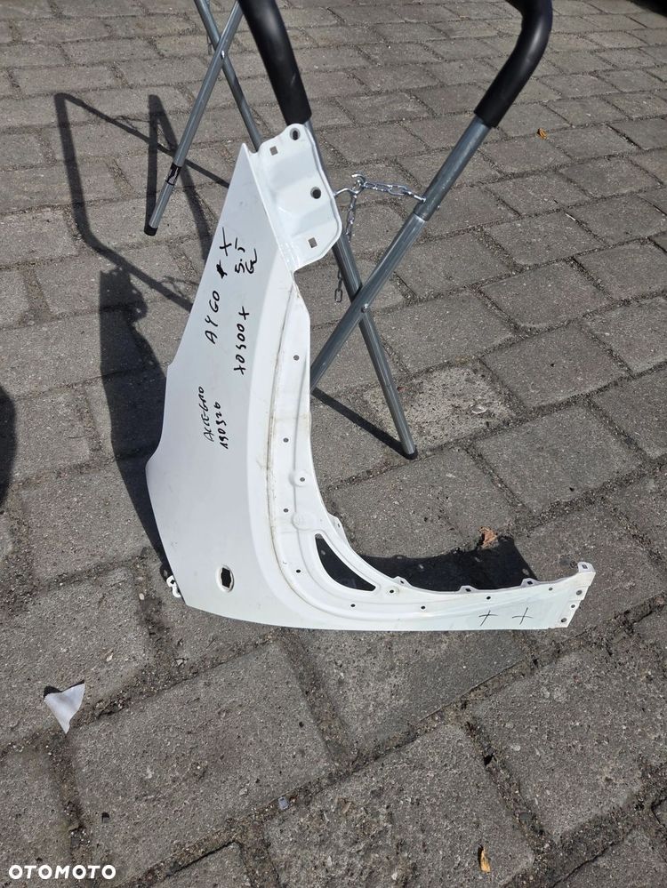 Błotnik Toyota Aygo X przód prawy