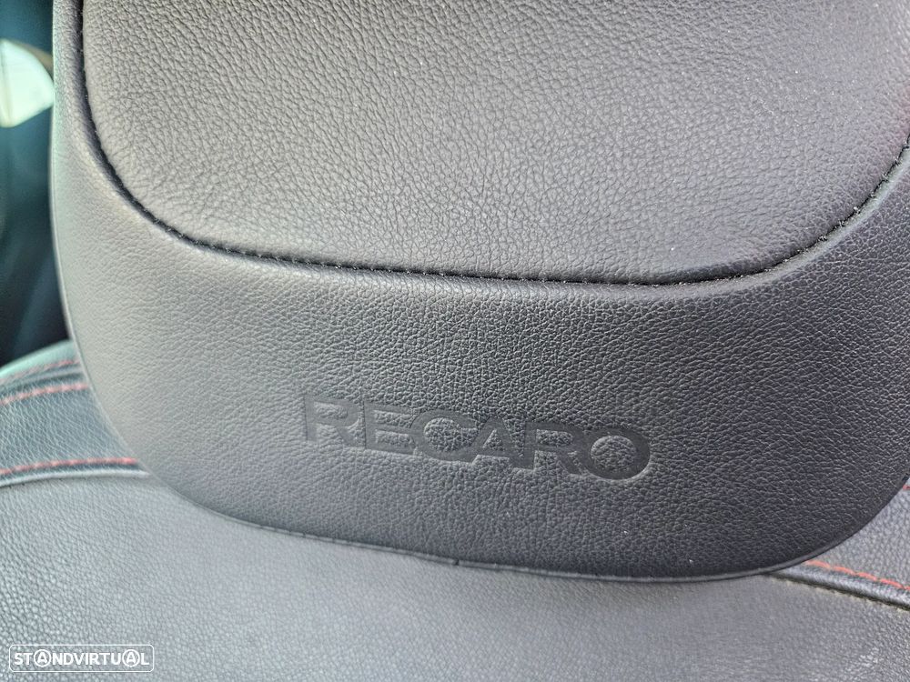Kia Ceed 1.6 T-GDi GT TOP - 26