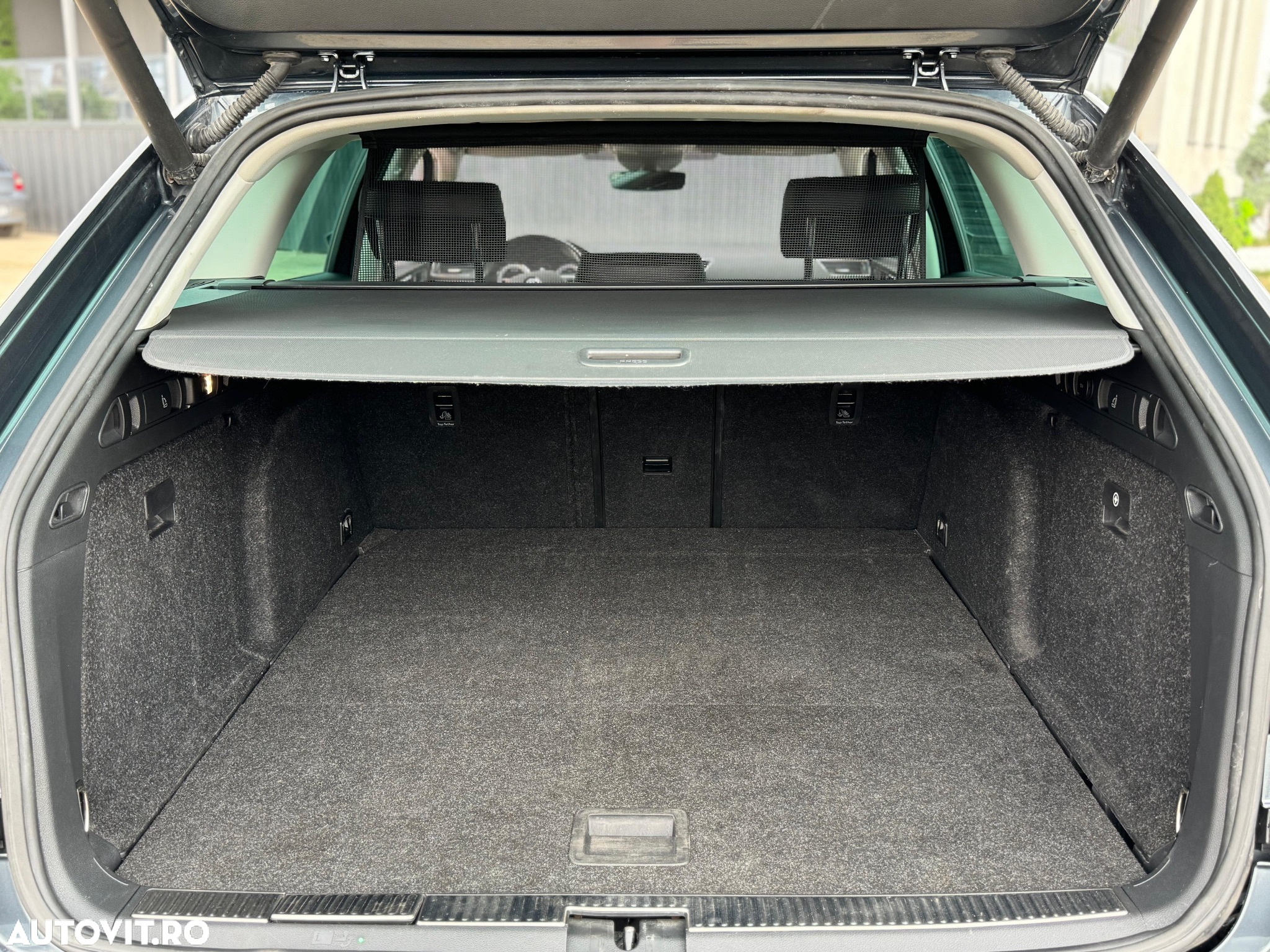 Skoda Superb 2.0 TDI DSG 4X4 Laurin & Klement - 23