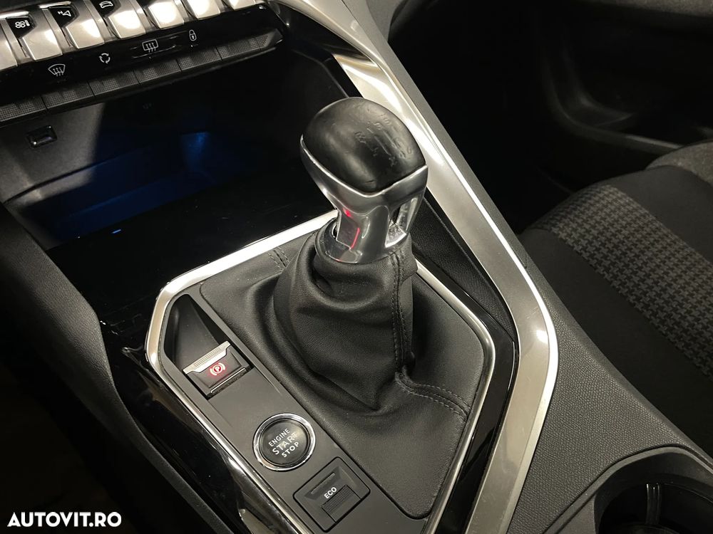 Peugeot 5008 PureTech 130 Stop & Start Active Business-Paket - 32