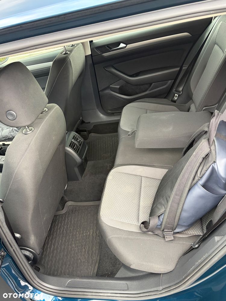 Volkswagen Passat - 12