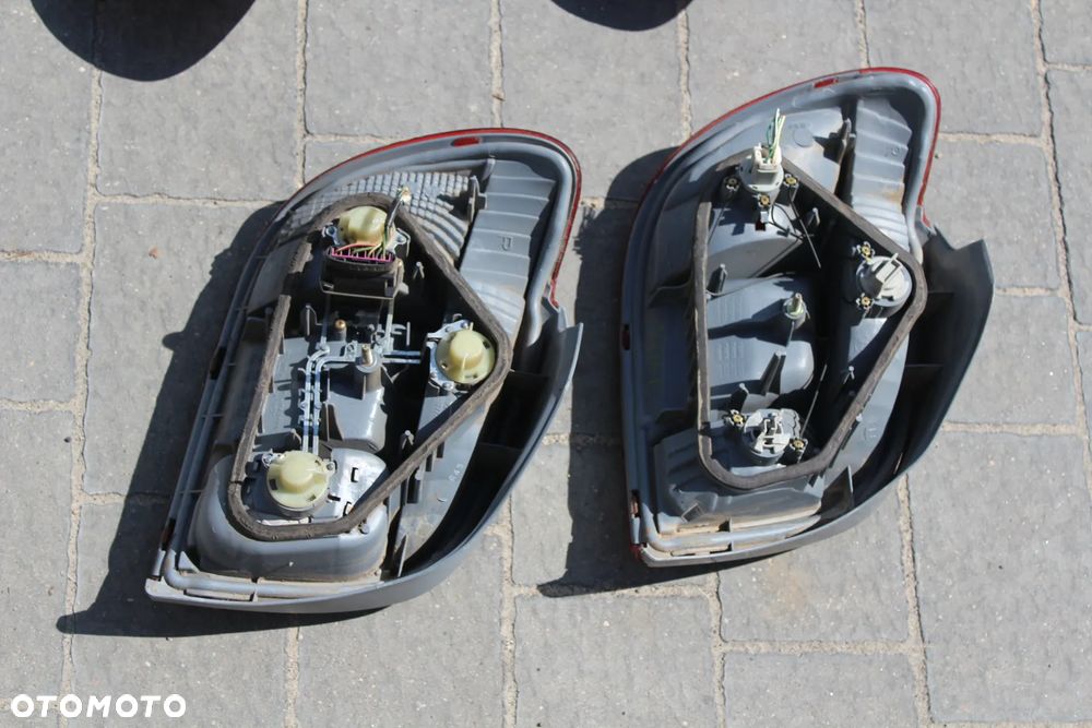 LAMPA LEWA LUB PRAWA TYŁ TOYOTA YARIS I - 4
