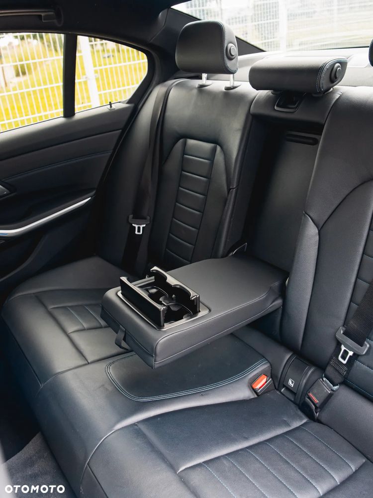 BMW Seria 3 M340i xDrive mHEV sport - 31