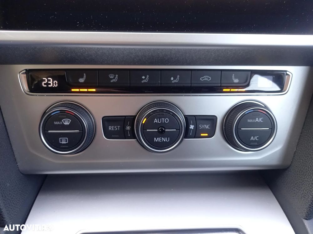 Volkswagen Passat 2.0 TDI SCR DSG Comfortline - 24