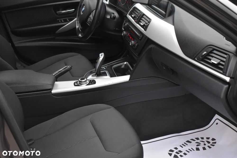BMW Seria 3 - 32
