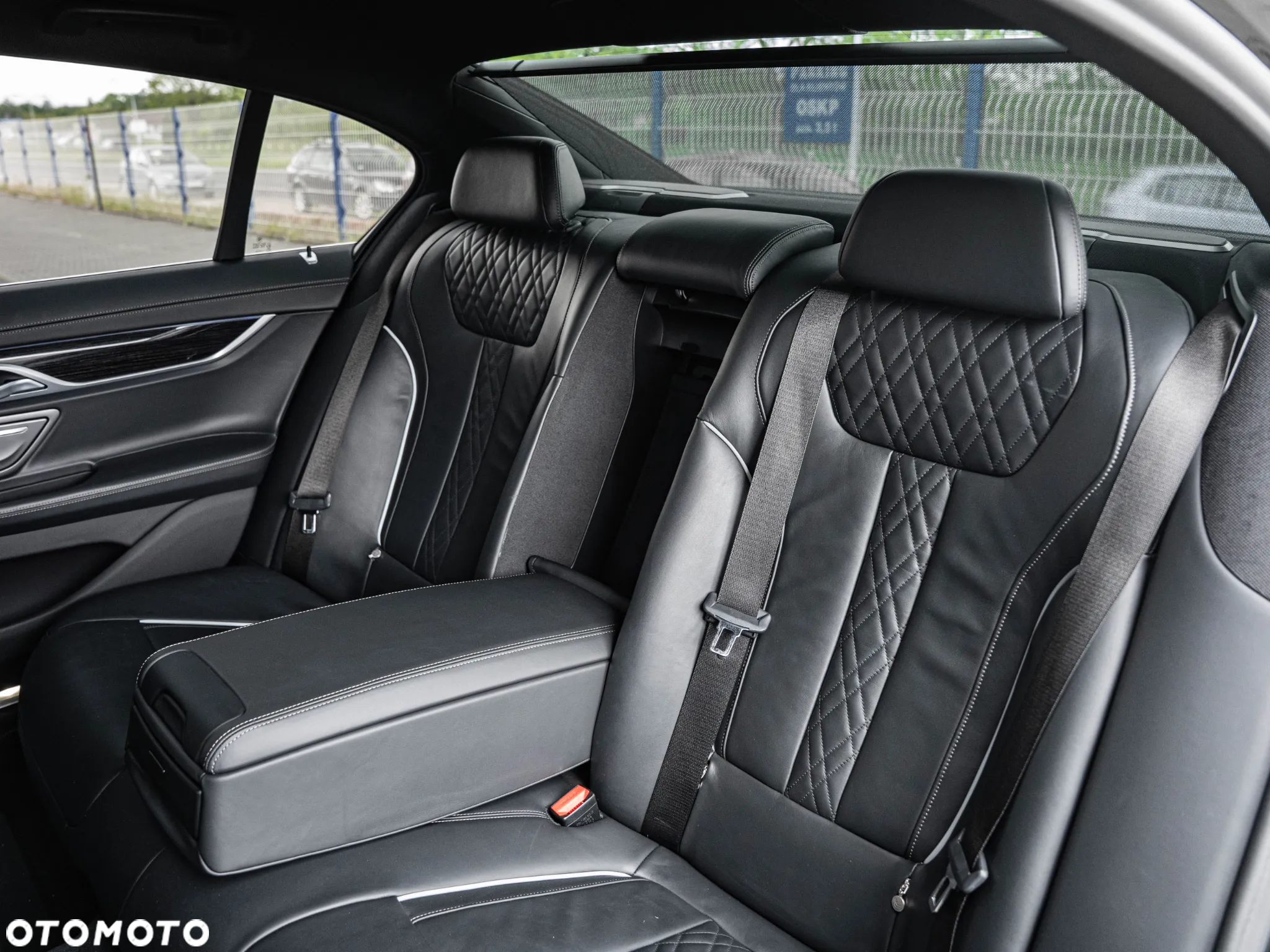 BMW Seria 7 750i xDrive - 28