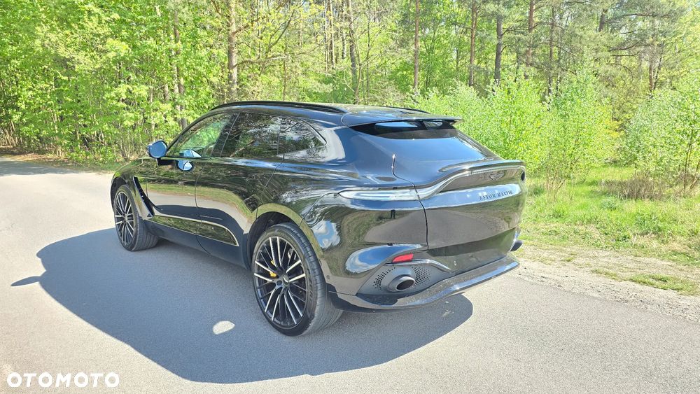 Aston Martin DBX - 5