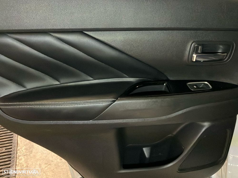 Mitsubishi Outlander - 22