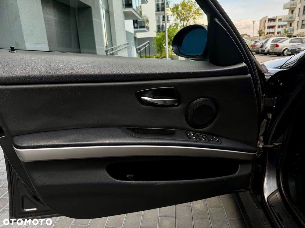BMW Seria 3 318d - 19